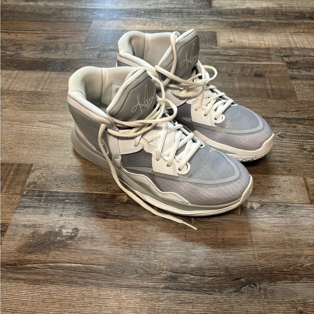 Previous season Nike Kyrie basketball shoes size 9.5. Very good condition